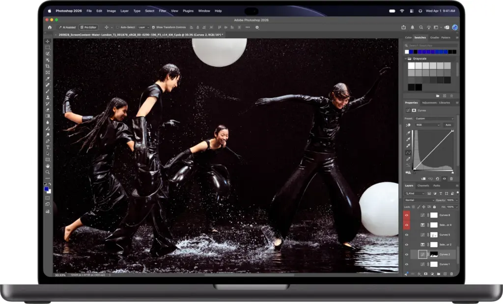 MacBook Pro с PROLED XDR и открытым Photoshop — официальное изображение Apple