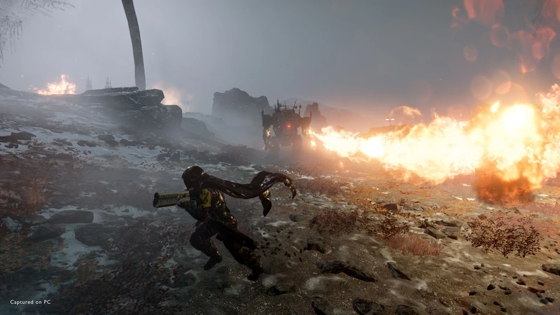 Helldivers 2: Огнемёт применяется на заснеженном поле боя