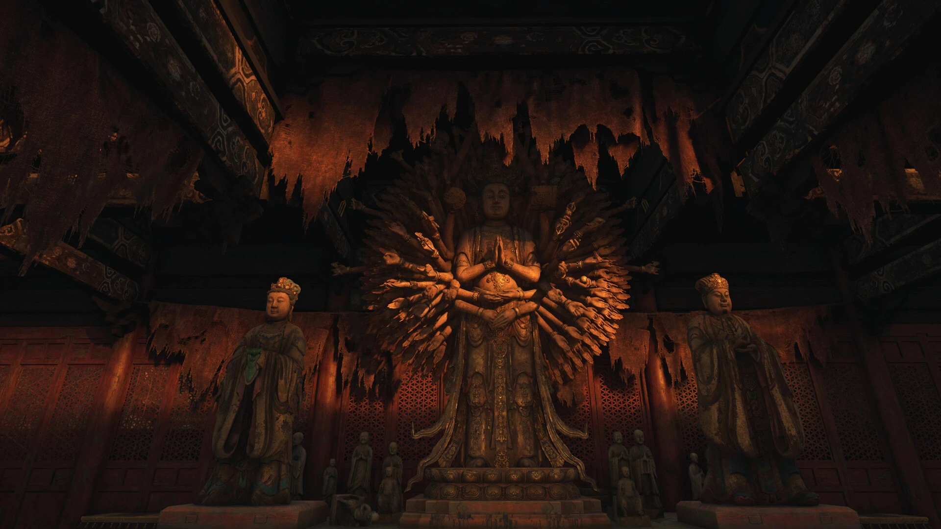 Mehrarmige Buddha-Statue in einer Tempelhalle
