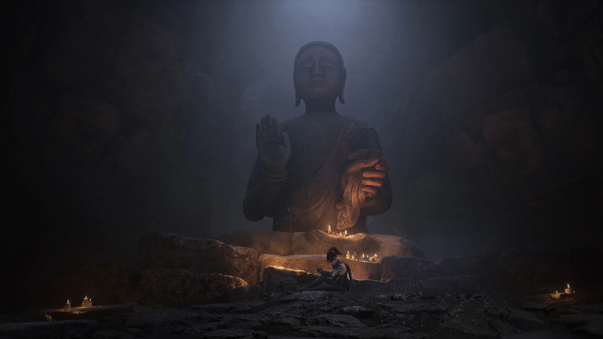 Wuchang ruht vor einer großen Buddha-Statue