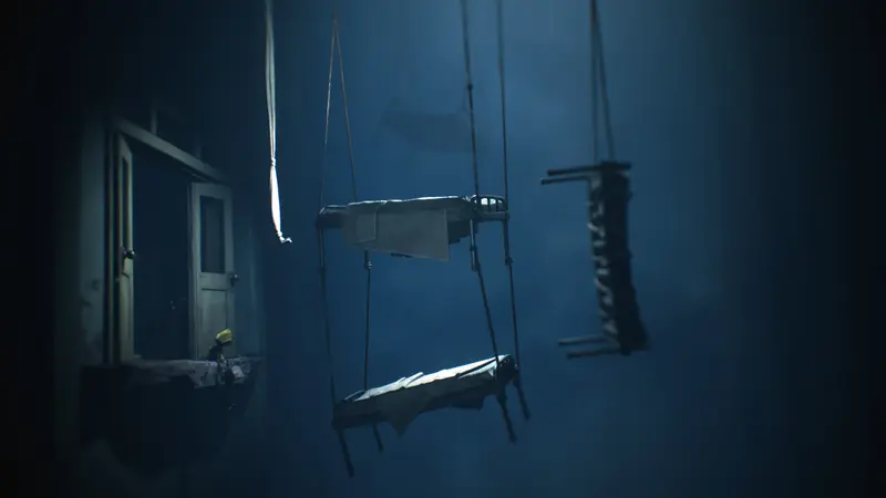 Little Nightmares 2: Висящие кровати в тёмном помещении