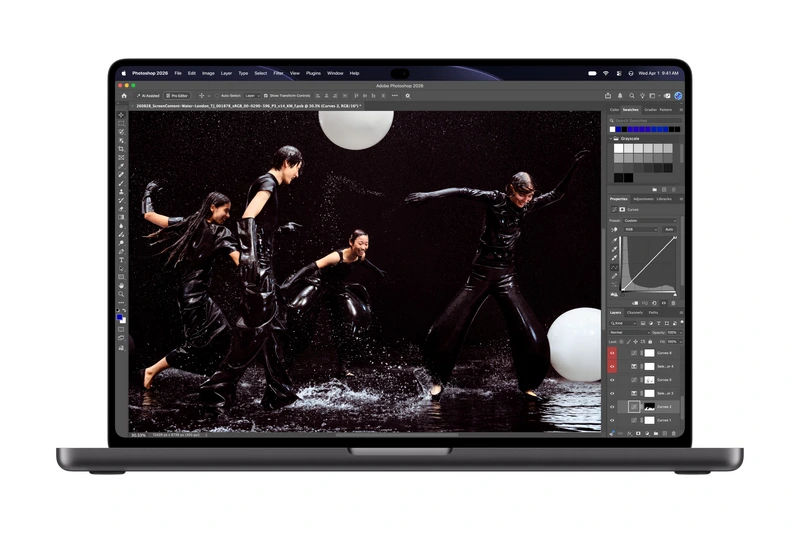 MacBook Pro с PROLED XDR и открытым Photoshop — официальное изображение Apple