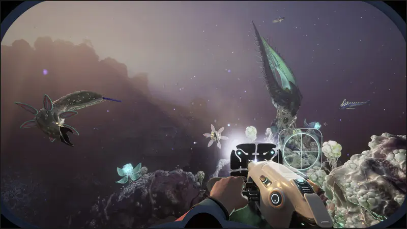 Subnautica 2: Подводные существа перед исследовательским прибором
